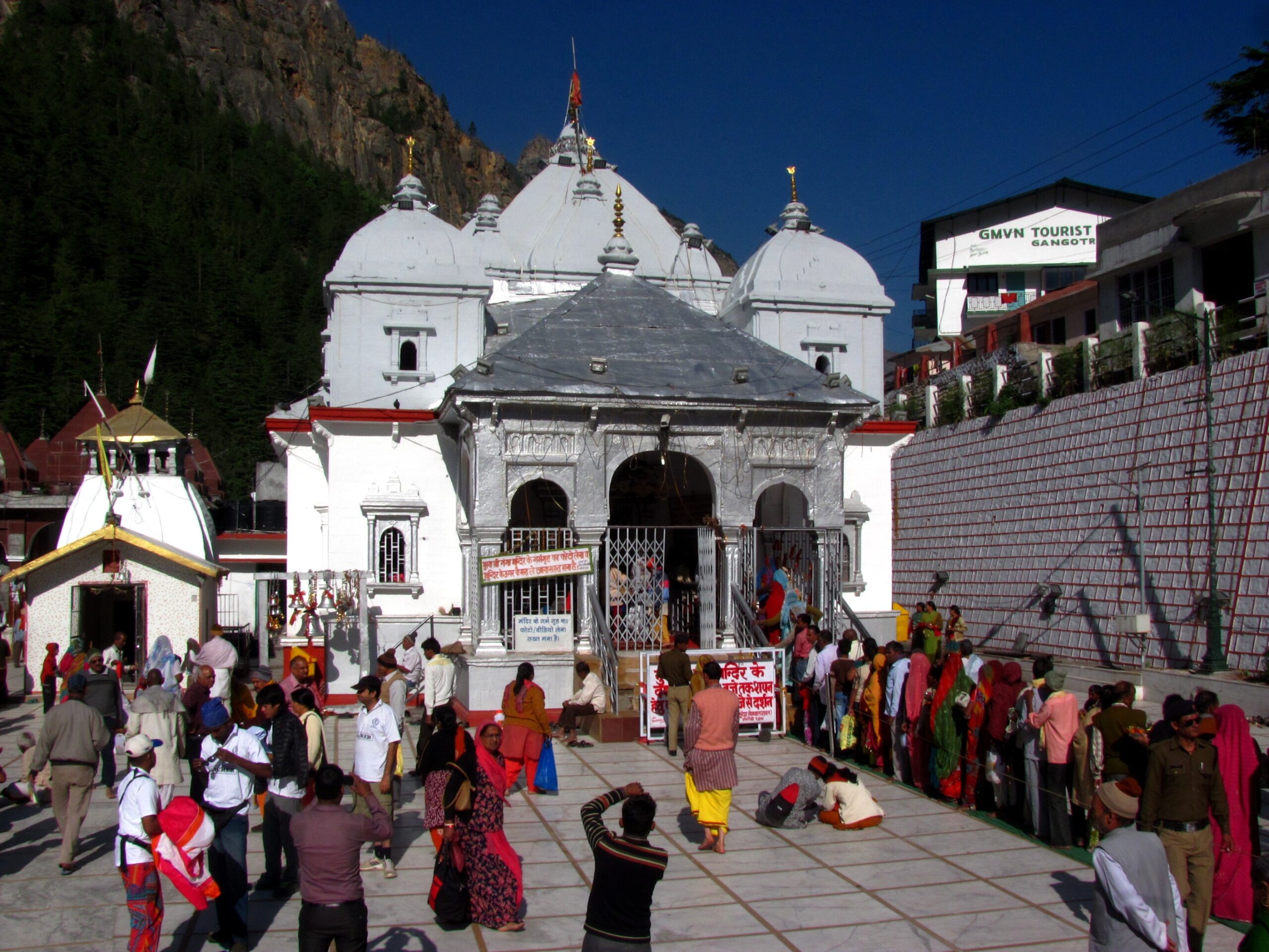 Gangotri_temple_in_Uttarakhand.